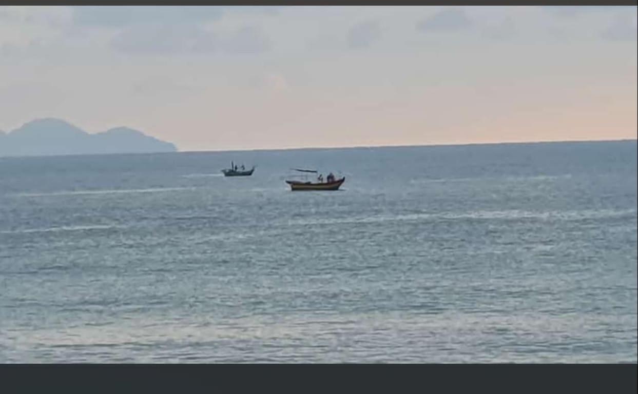 Paka Tamim Seaview Hotel Bagian luar foto