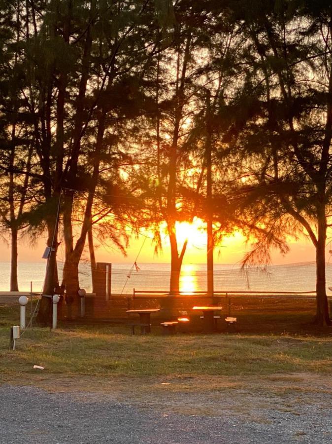 Paka Tamim Seaview Hotel Bagian luar foto