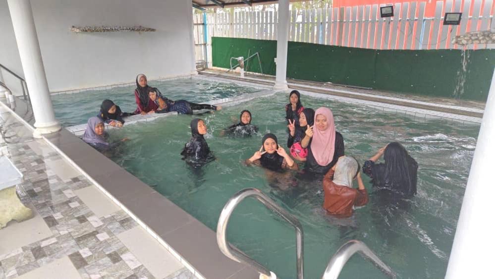Paka Tamim Seaview Hotel Bagian luar foto