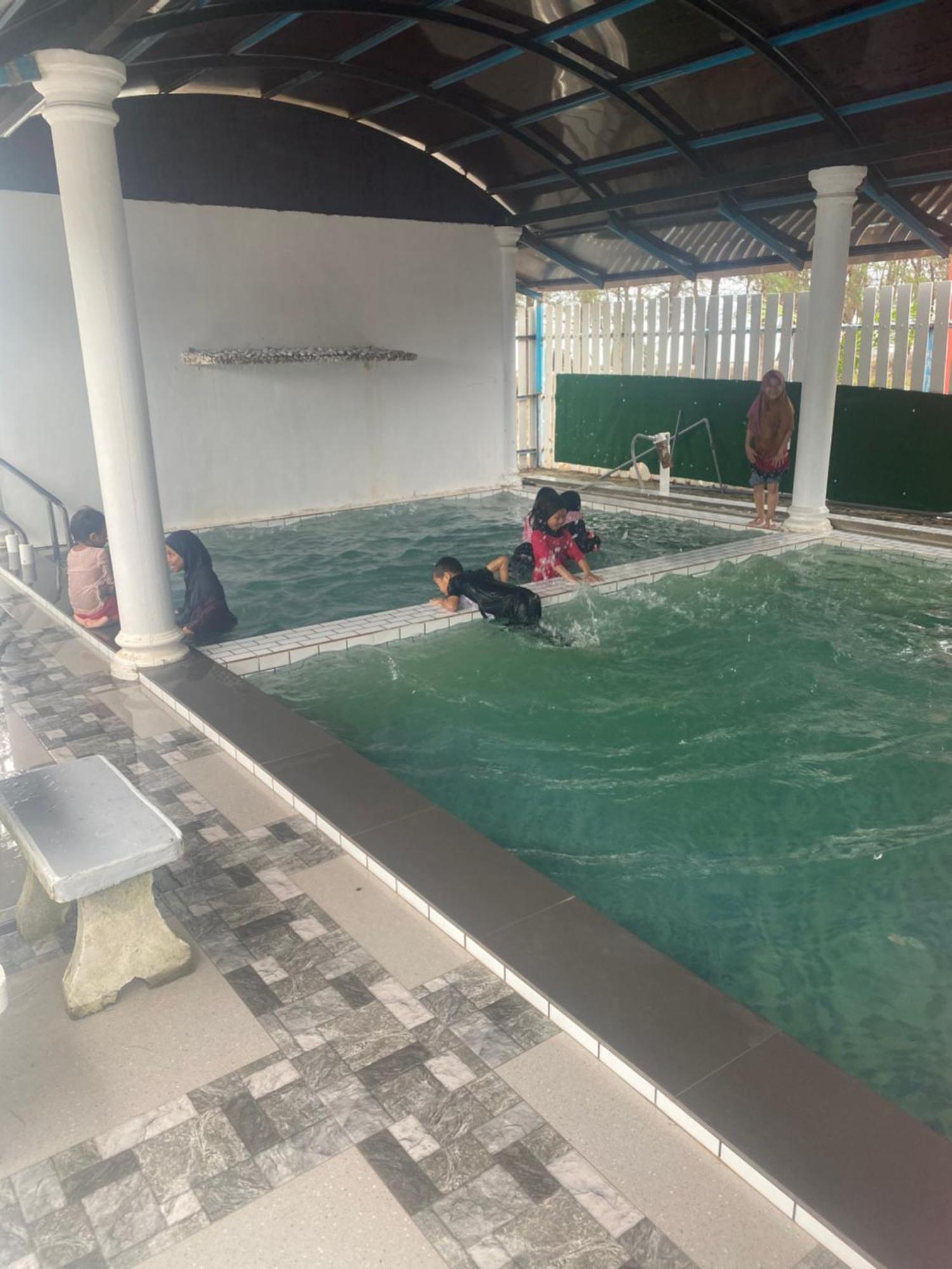 Paka Tamim Seaview Hotel Bagian luar foto