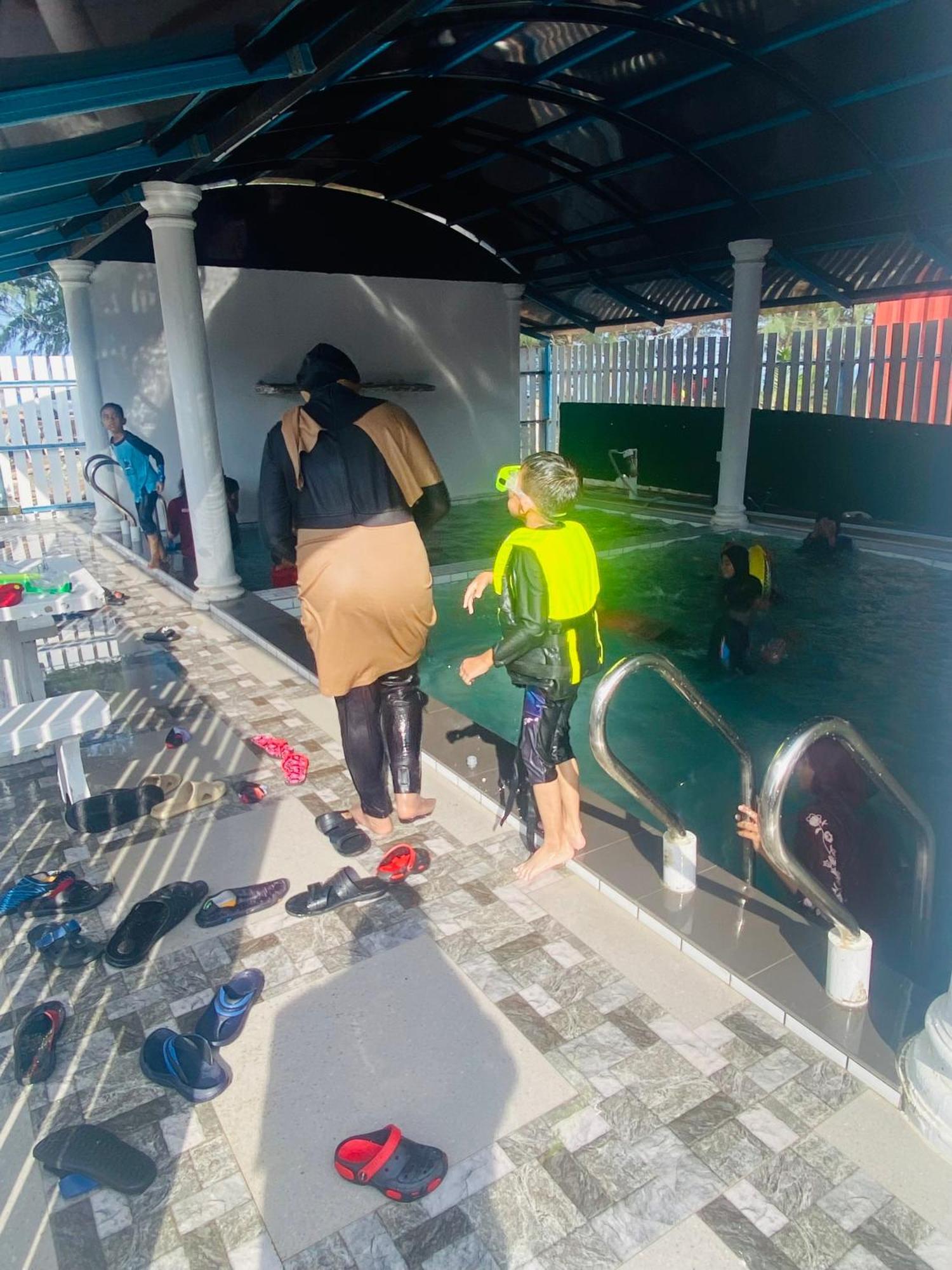 Paka Tamim Seaview Hotel Bagian luar foto